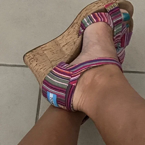Toms Pin Striped Colorful Wedge Sz 7 - Picture 8 of 9